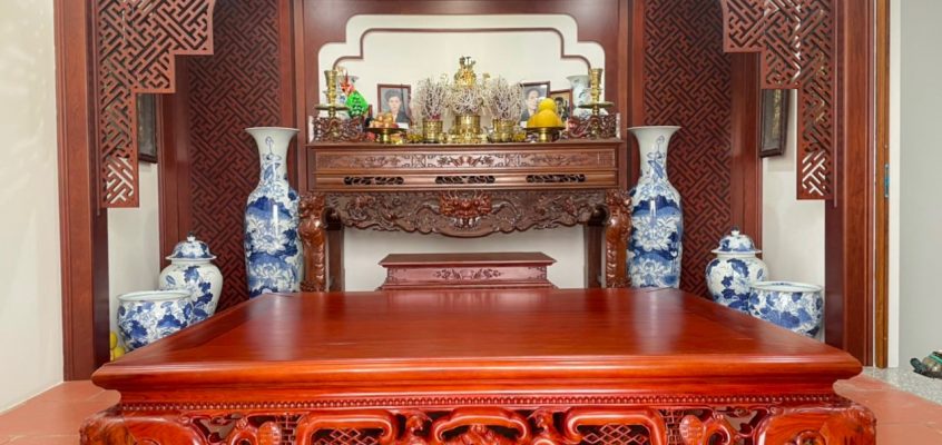 Không Gian Tâm Linh 2025: Nghệ Thuật Chọn Tủ Thờ Và Bàn Thờ Chuẩn Phong Thủy
